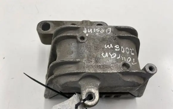 Volkswagen Touran I Engine mount bracket 1K0199262