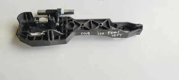 Hyundai i10 Front door exterior handle/bracket 