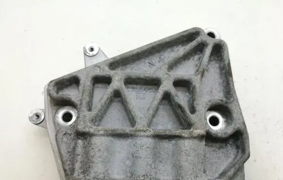 Opel Antara Engine mounting bracket 96440362
