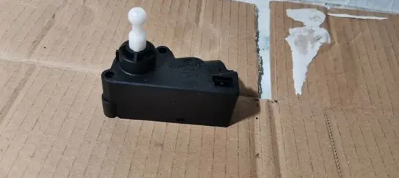 Chevrolet Captiva Headlight level adjustment motor 