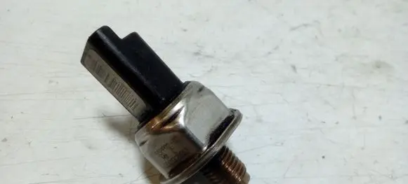 Fuel pressure sensor