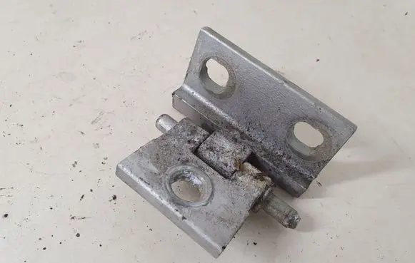 Volvo XC90 Rear door lower hinge