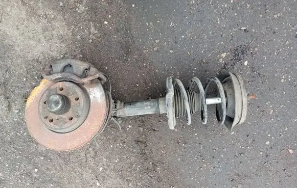 Mercedes-Benz C W203 Front shock absorber with coil spring 0000