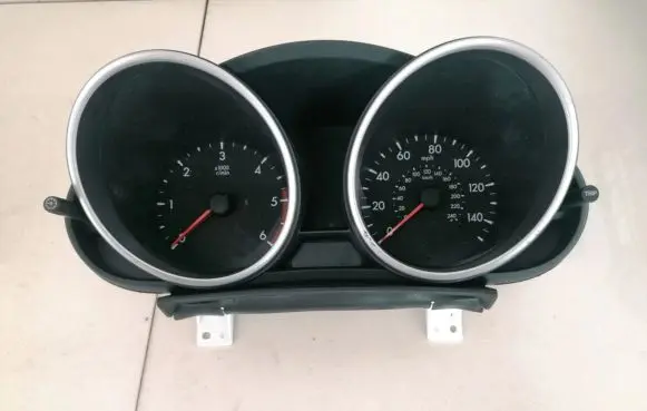 Mazda 3 II Speedometer (instrument cluster) bbm655430