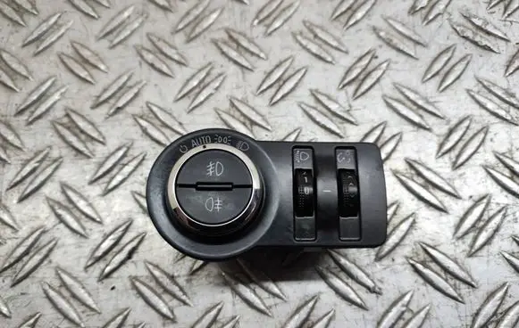 Chevrolet Cruze Light switch 13301752 251508 1336