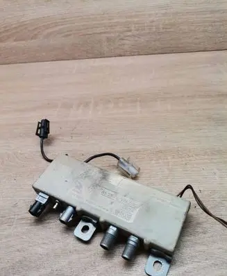 BMW 5 E39 Aerial antenna amplifier 8378090