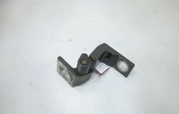 Audi A4 S4 B9 Rear door lower hinge 8W0833403A A046574
