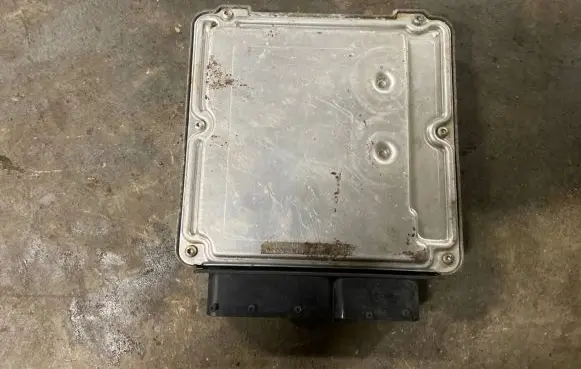 Volkswagen Touareg I Engine control unit/module 070906016F 0281011258