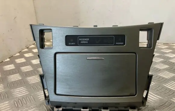 Toyota Avensis T270 Car ashtray