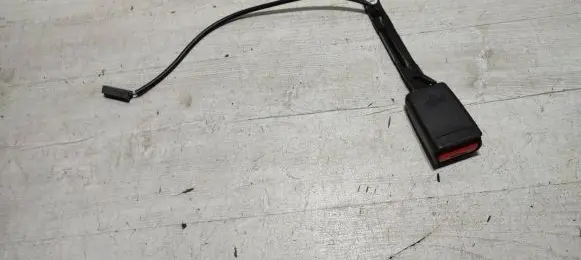 Mazda 3 III Front seatbelt buckle 06333