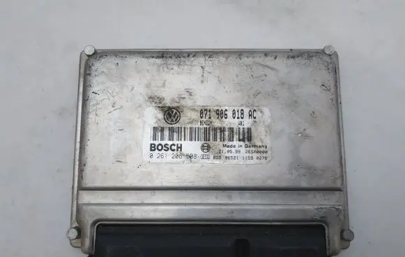 Volkswagen PASSAT B5 Engine control unit/module 071906018AC 0261206508