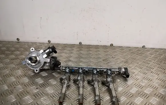 Toyota RAV 4 (XA40) Fuel injectors set 0445110613 0445010756
