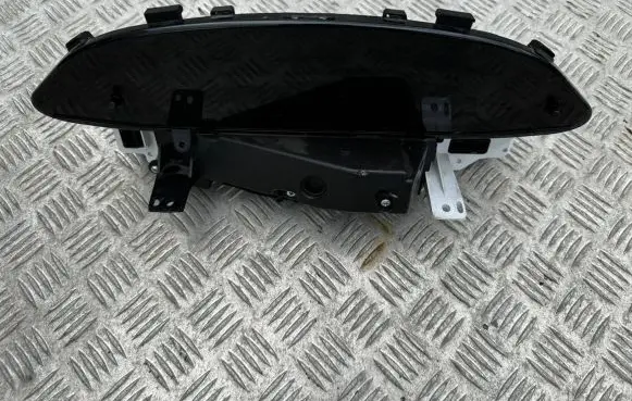 Toyota Yaris Speedometer (instrument cluster) 838000D690D MB4573003206