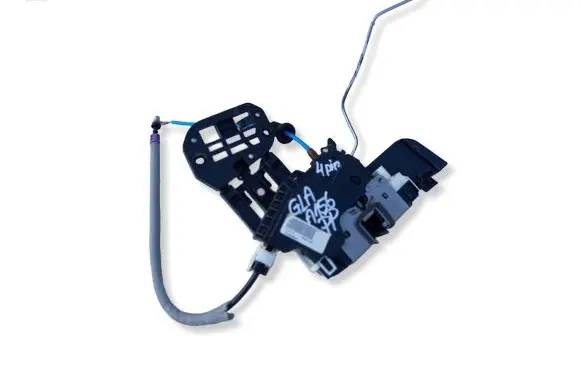 Mercedes-Benz GLA W156 X156 Front door lock A1667200435