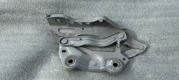 Skoda Octavia Mk4 Engine bonnet/hood hinges 585823302