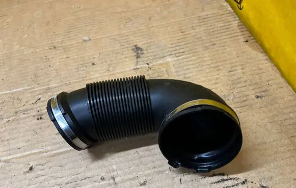 Audi SQ7 Air intake duct part 057129616B