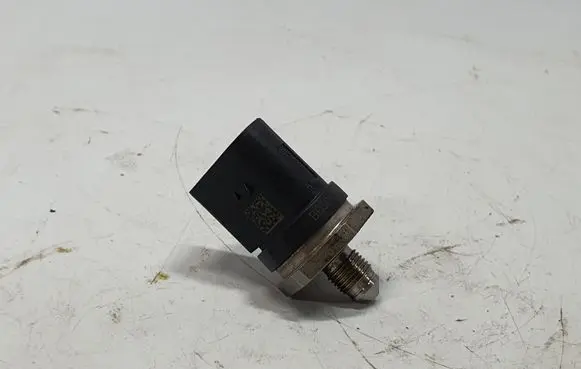 BMW 3 F30 F35 F31 Fuel pressure sensor 0261545072 7620946 13537620946