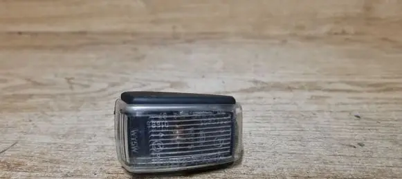 Front fender indicator light