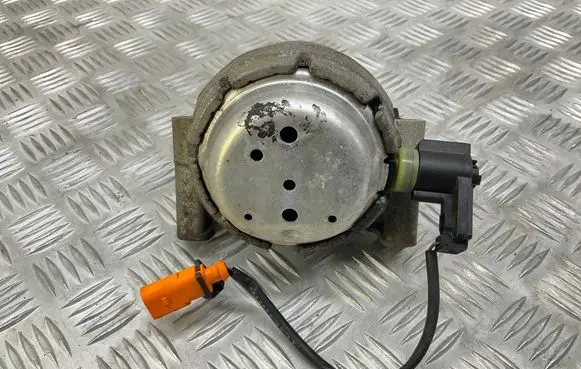 Engine mount bracket