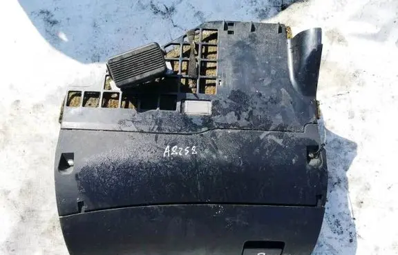 Glove box