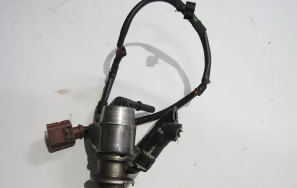 Audi A3 S3 8V AdBlue injector 04L131113P