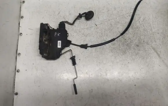Volkswagen New Beetle Front door lock