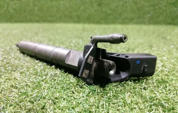 Mercedes-Benz C W205 Fuel injector A6510702987