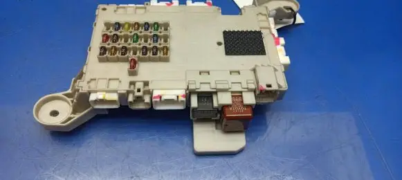 Lexus SC 430 Fuse module 8273024021 1G240097