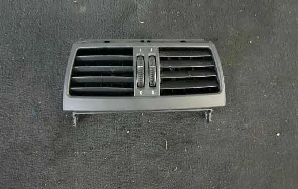 Rear air vent grill