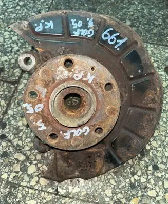 Volkswagen Golf V Front wheel hub