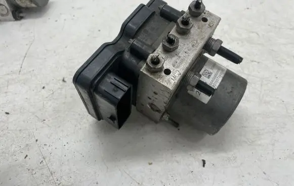 Opel Insignia B ABS Pump 84502896