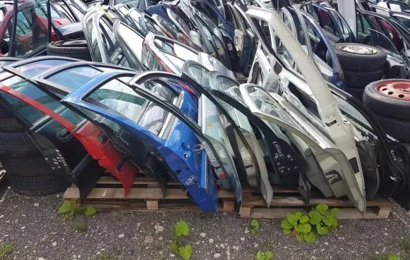 Mitsubishi Space Runner Front door