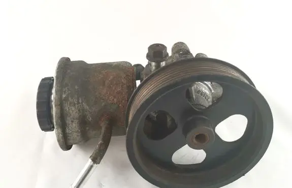 Toyota Avensis T250 Power steering pump 4431005120