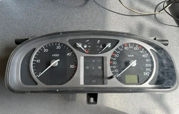 Renault Laguna II Speedometer (instrument cluster) 8200170305 501018630076