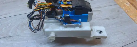 Ford Focus Fuse module 7M5T14A073DG E1197RA000001
