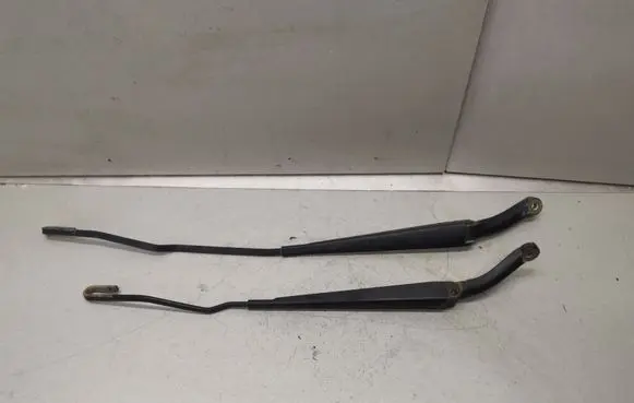 Volvo V70 Front wiper blade arm 8624269 8624243