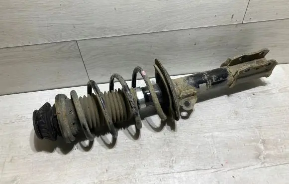 Toyota Yaris Front shock absorber with coil spring 485200d421