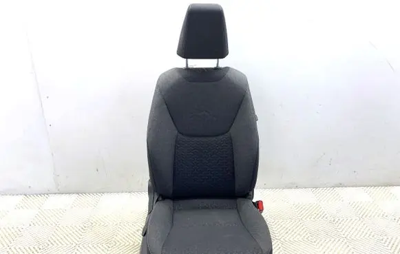 Toyota Yaris Cross Front passenger seat 