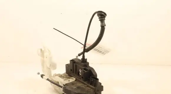 KIA Ceed Front door lock 37101
