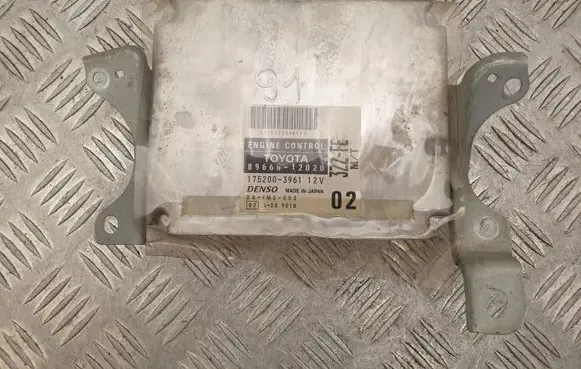 Toyota Corolla E120 E130 Engine control unit/module 8966612020