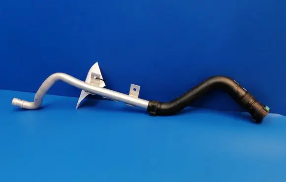 Land Rover Discovery 5 Engine coolant pipe/hose CPLA18B402AC