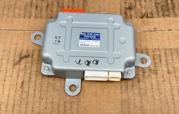 Toyota RAV 4 (XA40) Battery control module 8989248050