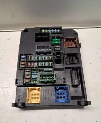 Citroen C4 Grand Picasso Fuse module 9806687980 S180204004B