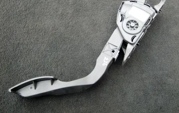 Volvo V40 Accelerator throttle pedal 31341777
