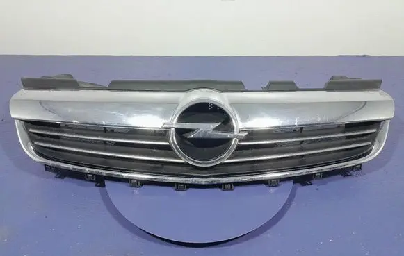 Opel Zafira C Front grill 13247331