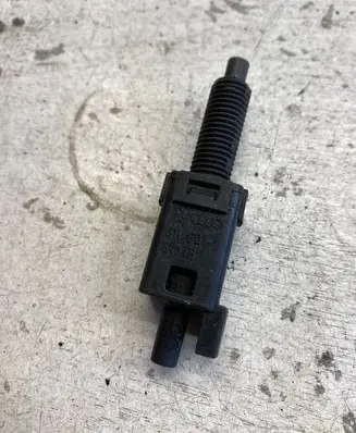 Audi A6 S6 C5 4B Brake pedal sensor switch 811907