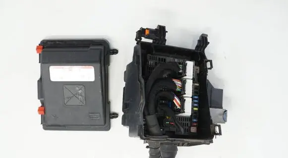 Peugeot 308 BSM Control unit 9807091680ACR