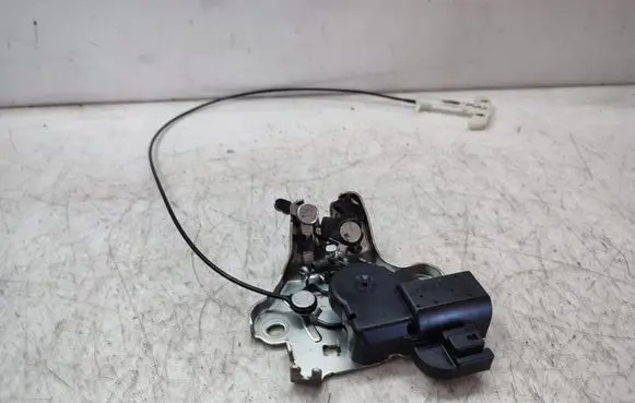 Fuel tank cap lock