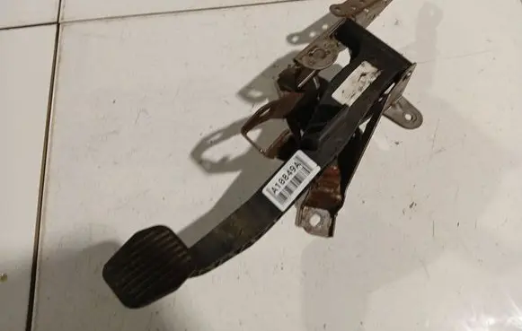 Ford Focus Clutch pedal 