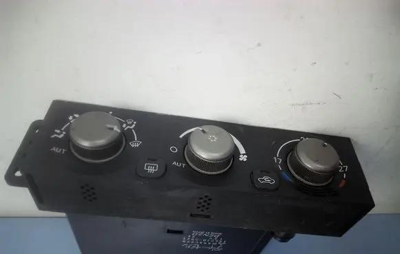 Mitsubishi Pajero Climate control unit MR958005 1465700022